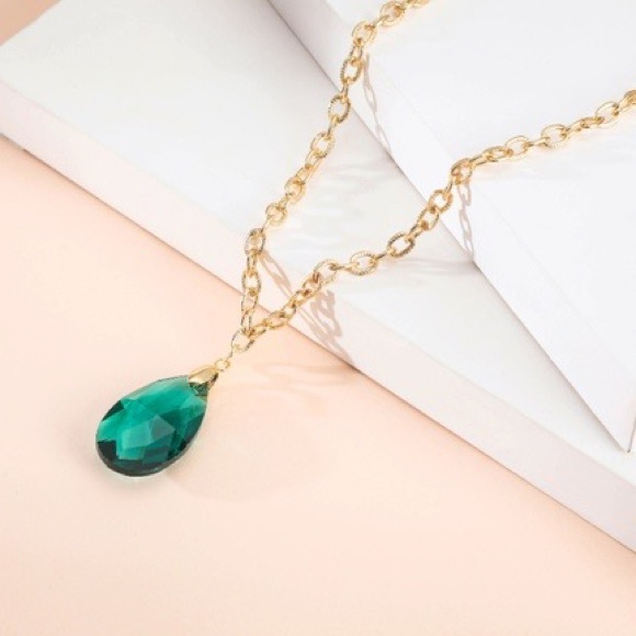 Green and Gold Drop Shaped Necklace - Picture 4 of 7